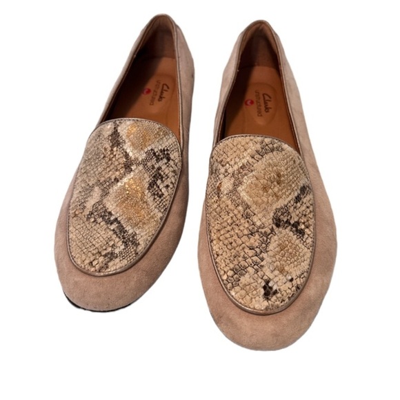 Clarks Unstructured women's suede snakeskin slip-on loafers shoes size 8 - Picture 1 of 11